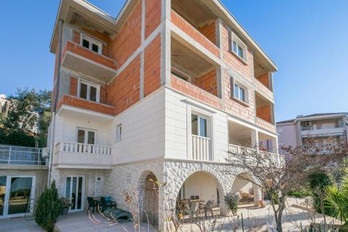 Apartments with a parking space Trogir - 23979