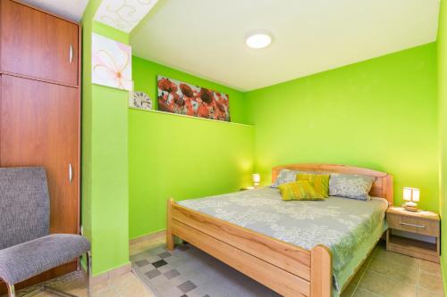 Apartments with parking space Trogir - 23979