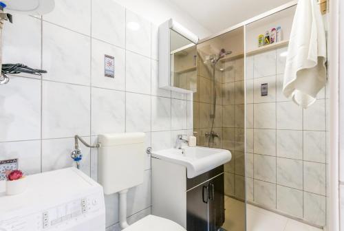 Apartments with parking space Trogir - 23979