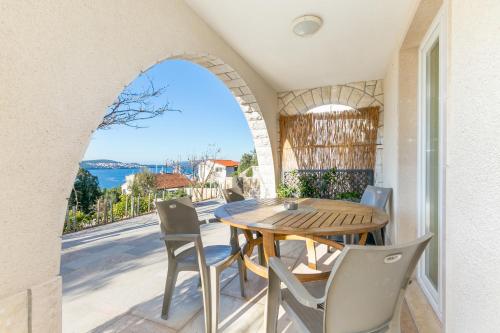 Apartments with parking space Trogir - 23979