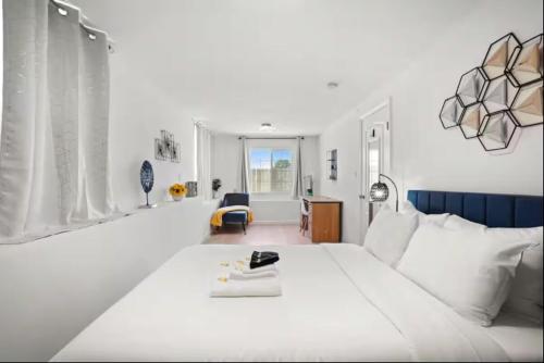 Postel nebo postele na pokoji v ubytování Lovely Private Quiet 2Beds 1Bath near Westlake and San Francisco downtown