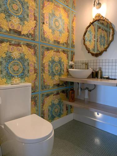 a bathroom with a toilet and a sink at Riverside City Villa with Hot tub in Nelson