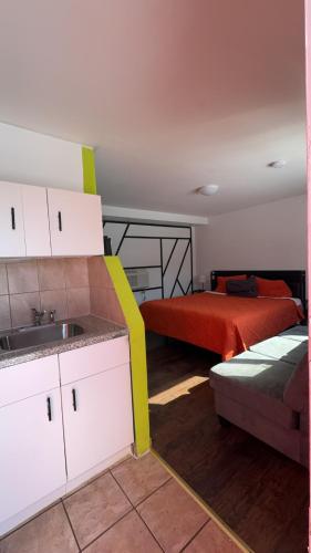 Ένα ή περισσότερα κρεβάτια σε δωμάτιο στο Crestwood Motel