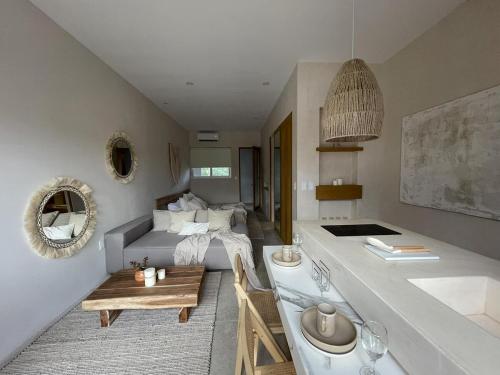 Ένα ή περισσότερα κρεβάτια σε δωμάτιο στο New Loft with Beach Club Access