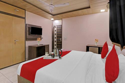 TV a/nebo společenská místnost v ubytování OYO 90274 Hotel Knight Inn