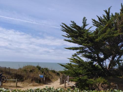 Maisonnette à Barbâtre, 30m de la plage pour 4 pers - FR-1-823-57