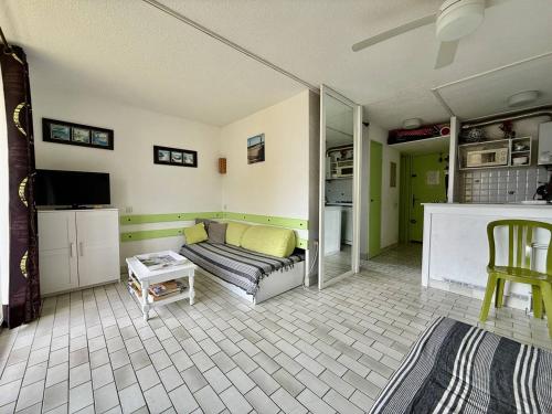 Photo de la galerie de l'établissement Studio cabine proche plage, piscine, parking à Cap d'Agde - FR-1-723-173, au Cap d'Agde