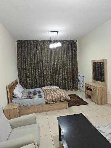 Postel nebo postele na pokoji v ubytování Diamond studio Ajman one Towers