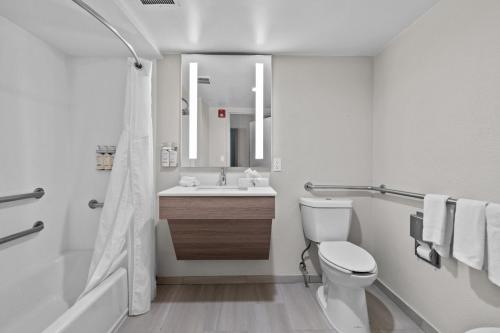 Koupelna v ubytování Holiday Inn Express Hotel & Suites West Point-Fort Montgomery by IHG