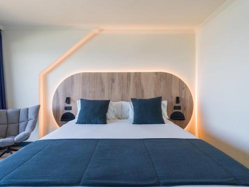 Postel nebo postele na pokoji v ubytování Sercotel Playa Canteras
