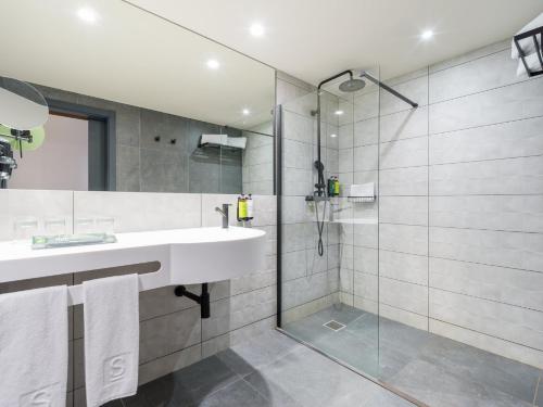 Un baño de Sercotel Playa Canteras