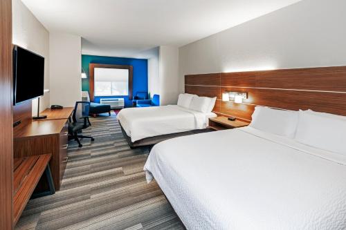 Letto o letti in una camera di Holiday Inn Express & Suites Del Rio by IHG