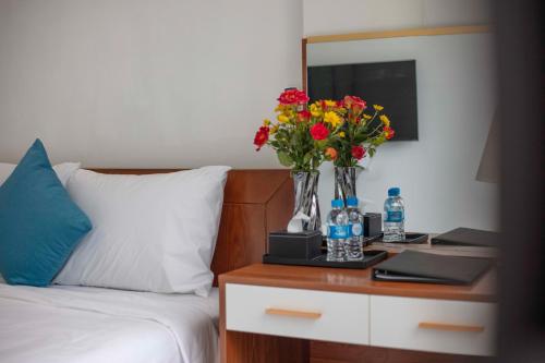 Postel nebo postele na pokoji v ubytování Infinity HaNoi Hotel & Travel