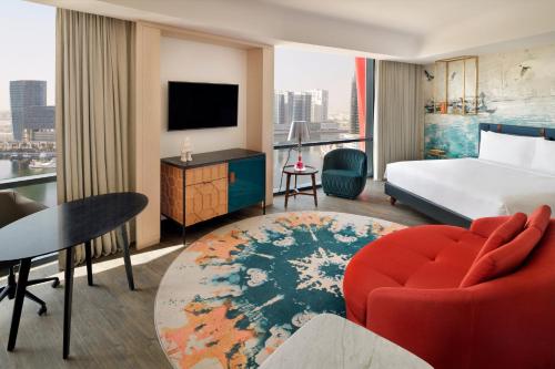 Katil atau katil-katil dalam bilik di Hotel Indigo Dubai Downtown by IHG
