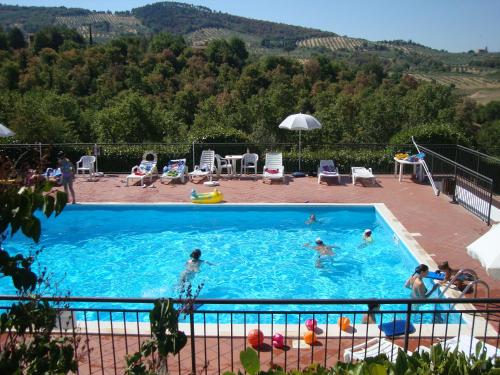 a group of people swimming in a swimming pool at Casa Vacanza La Ginestra Paciano in Paciano