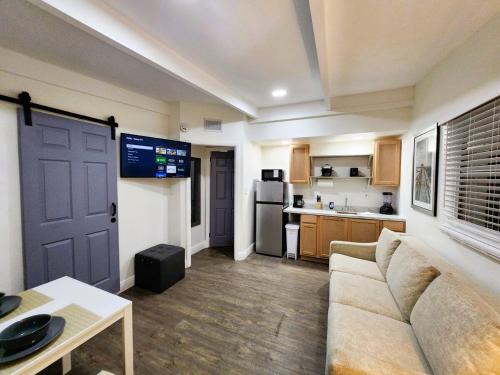 Gambar di galeri bagi JDC Super Suite Close to Everything 4 Guests di Tampa