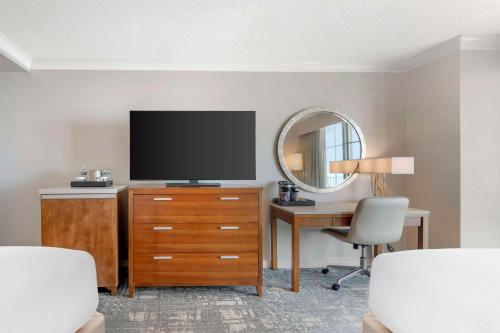 TV/Unterhaltungsangebot in der Unterkunft Hilton Virginia Beach Oceanfront