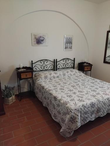 Postel nebo postele na pokoji v ubytování Agriturismo La Burraia vicino a San Gimignano-Air conditioning-EV wallbox
