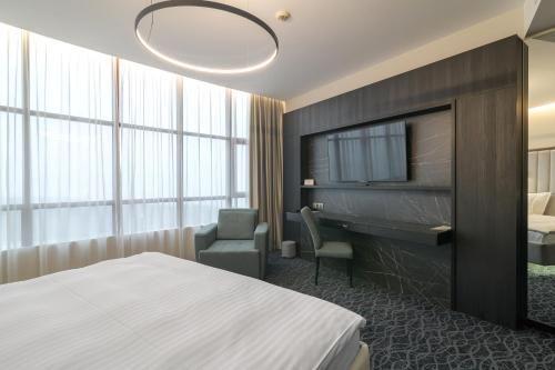 Un ou plusieurs lits dans un hébergement de l'établissement Rosslyn Dimyat Hotel Varna