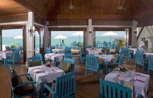 Majoituspaikan Samui Buri Beach Resort ravintola tai vastaava paikka