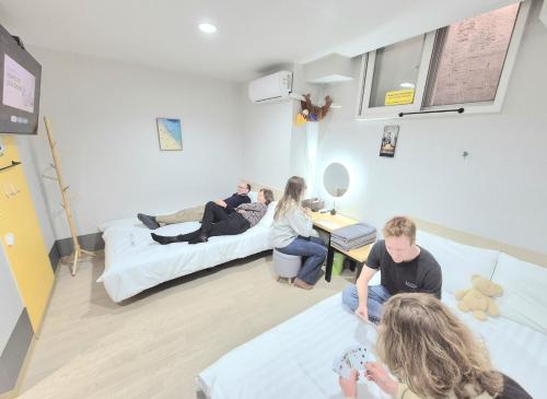Tetamu yang menginap di Hostel Tommy Renewal 2025