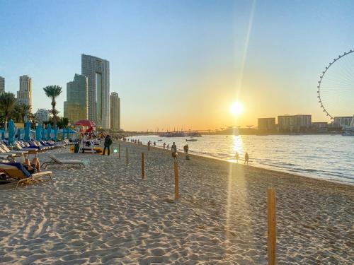 Relaxing 1BR in Dubai With Access to Pool, Gym & Parking