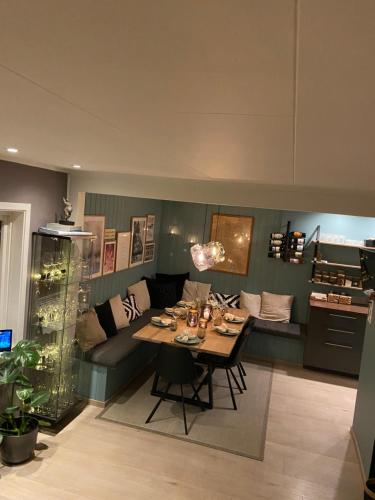 a living room with a table and a couch at Flott beliggenhet svært sentralt i sentrum in Svolvær