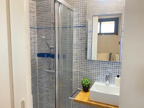 Koupelna v ubytování OHLALIFE! ACHACAY 8 playa los cristianos