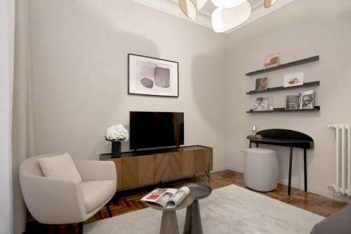 Piramide Deluxe Apartment