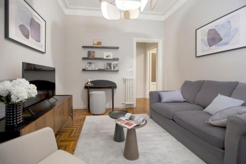 Piramide Deluxe Apartment