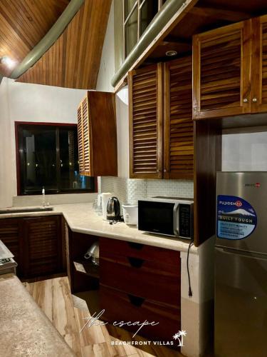 Dapur atau dapur kecil di The Escape Beachfront - GRAND Villa