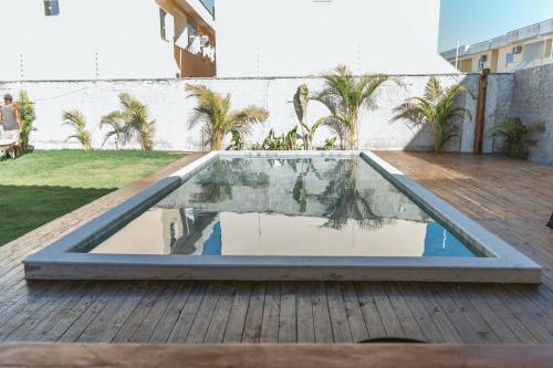 Bazén v ubytování Apart Charme e Conforto 360m da Praia do Mutá nebo v jeho okolí