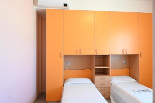 En eller flere senge i et værelse på CN006 - Cesenatico, nuovo trilocale con splendida vista mare