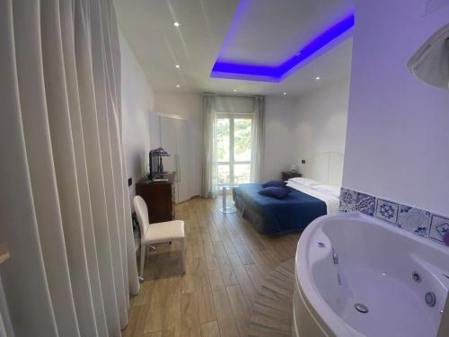 Postel nebo postele na pokoji v ubytování Hotel Vietri Coast