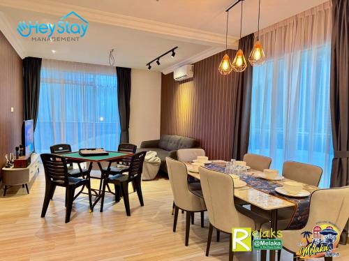 Posezení v ubytování TheWave Residence By Heystay Management