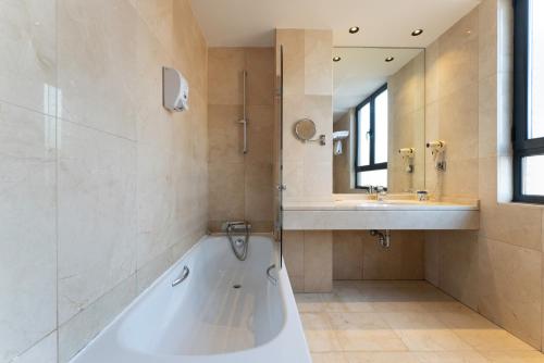 Koupelna v ubytování Hotel Doña Urraca