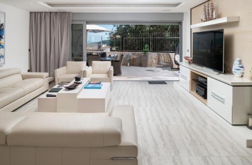 New! Villa Vita Adele pool sauna jacuzzi sea view