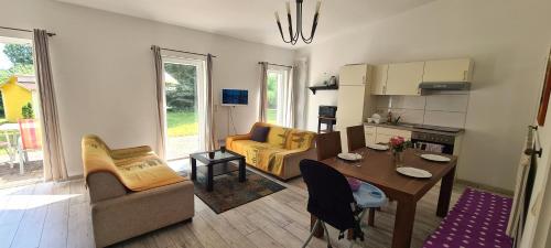 a kitchen and a living room with a table and chairs at Urlaub am Seddiner See in Michendorf