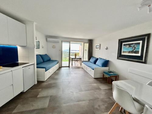 Les Restanques vue mer Capucines 1057