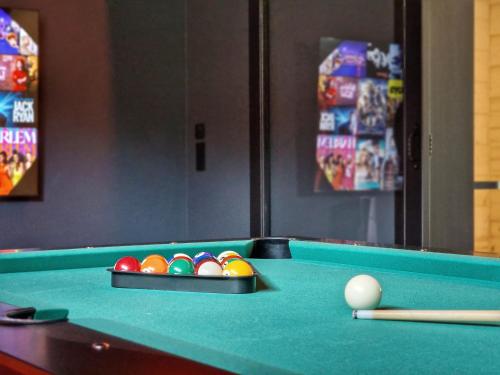 a pool table with a tray of balls and a cue at LK Forest Villa luksusowe domy z basenem z jacuzzi, sauną, grotą solną, salą bilardową i ogrodem in Łapsze Niżne