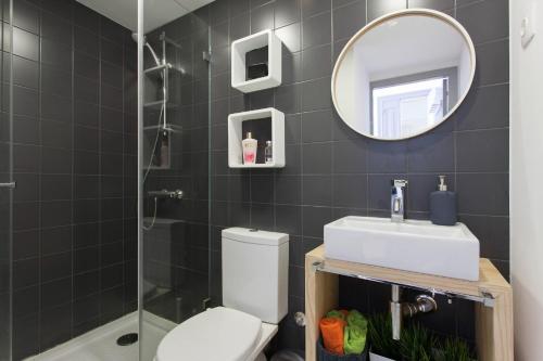 Spacious Two-Level 1 Bedroom 1 dboule bed Studio Apartment in Prime Lisbon Location