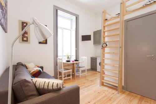 Spacious Two-Level 1 Bedroom 1 dboule bed Studio Apartment in Prime Lisbon Location
