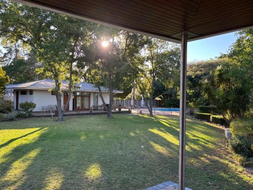 Jardín al aire libre en Somer House Guest Suites
