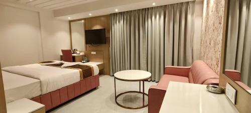Hotel Prestige Residencyにあるテレビまたはエンターテインメントセンター