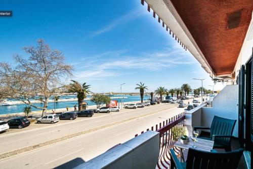 Apartamento Avenida - sunny apartment over the marina