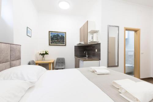 Posteľ alebo postele v izbe v ubytovaní Split Varos Inn