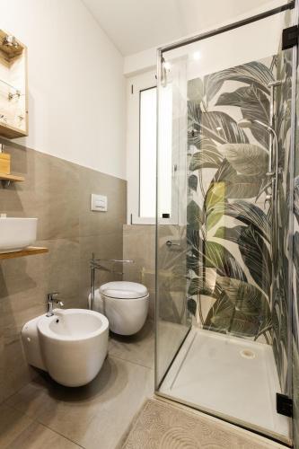 a bathroom with a shower and a toilet and a sink at Bianca Suite in Mantova
