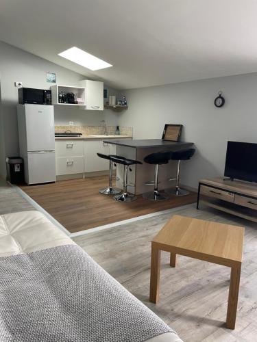 a living room with a table and a kitchen at appart Pacificae in Remoulins