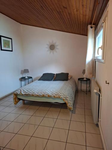 Chambre cosy et salle d'eau dans maison Mérignac Arlac