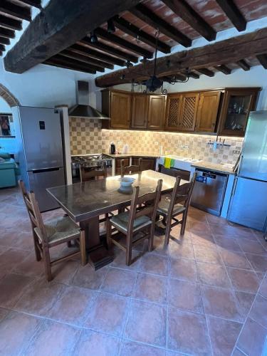 Η κουζίνα ή μικρή κουζίνα στο Charming retreat in Tuscany